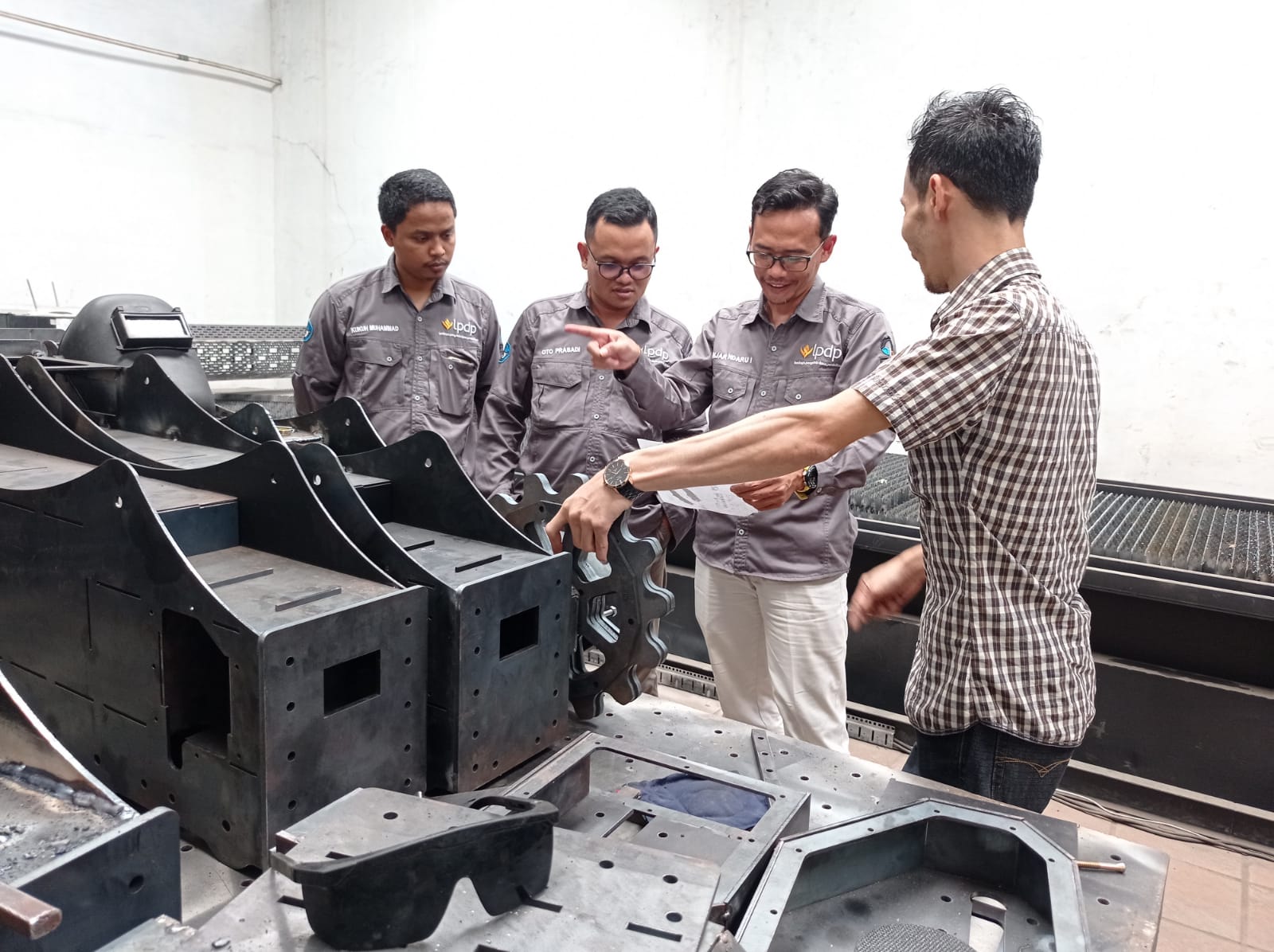 Menjawab Tantangan Pertanian Modern: Traktor Juara sebagai Alat Berat Legal dan Efisien